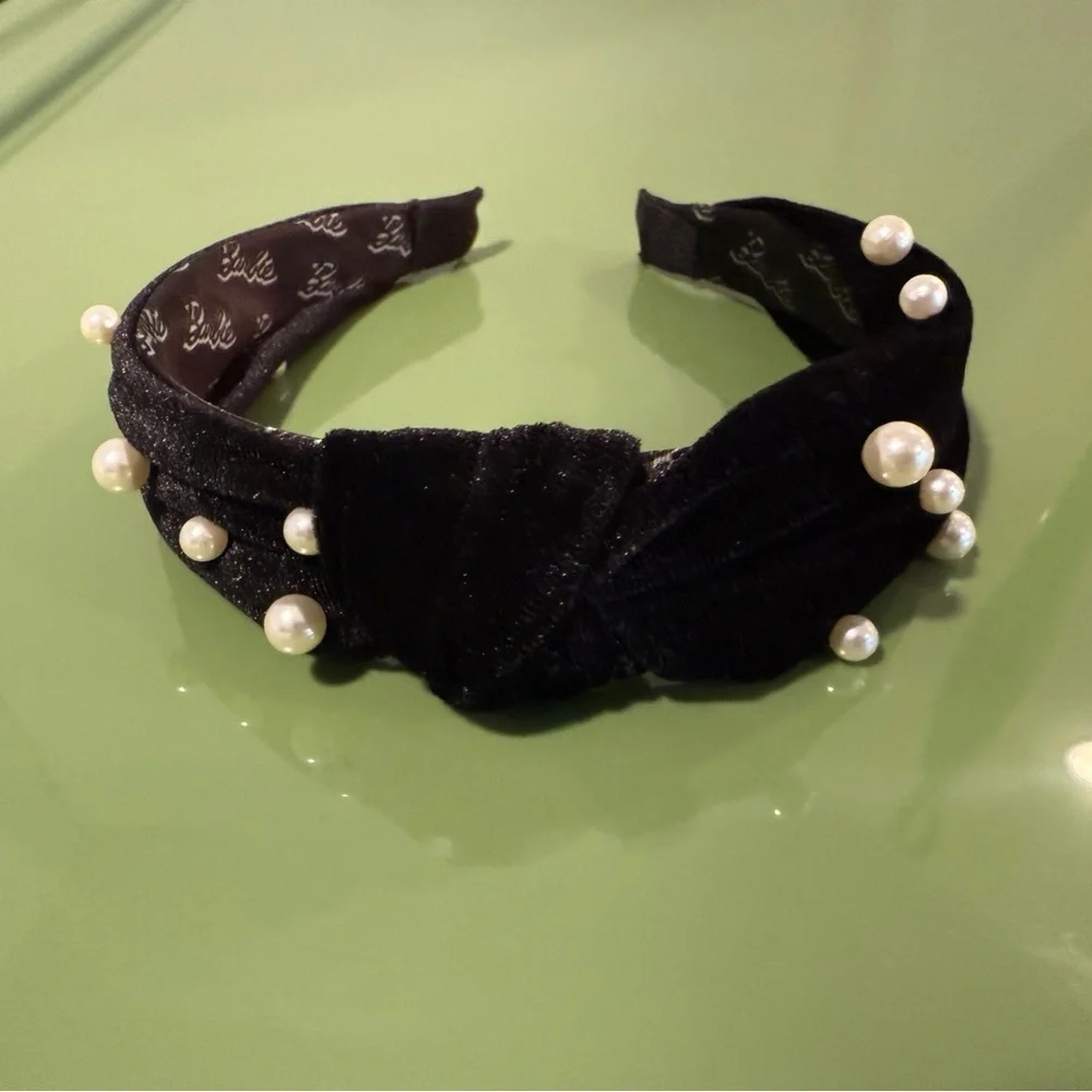 Women’s fashion Elegant Black Velvet Headband with Pearls